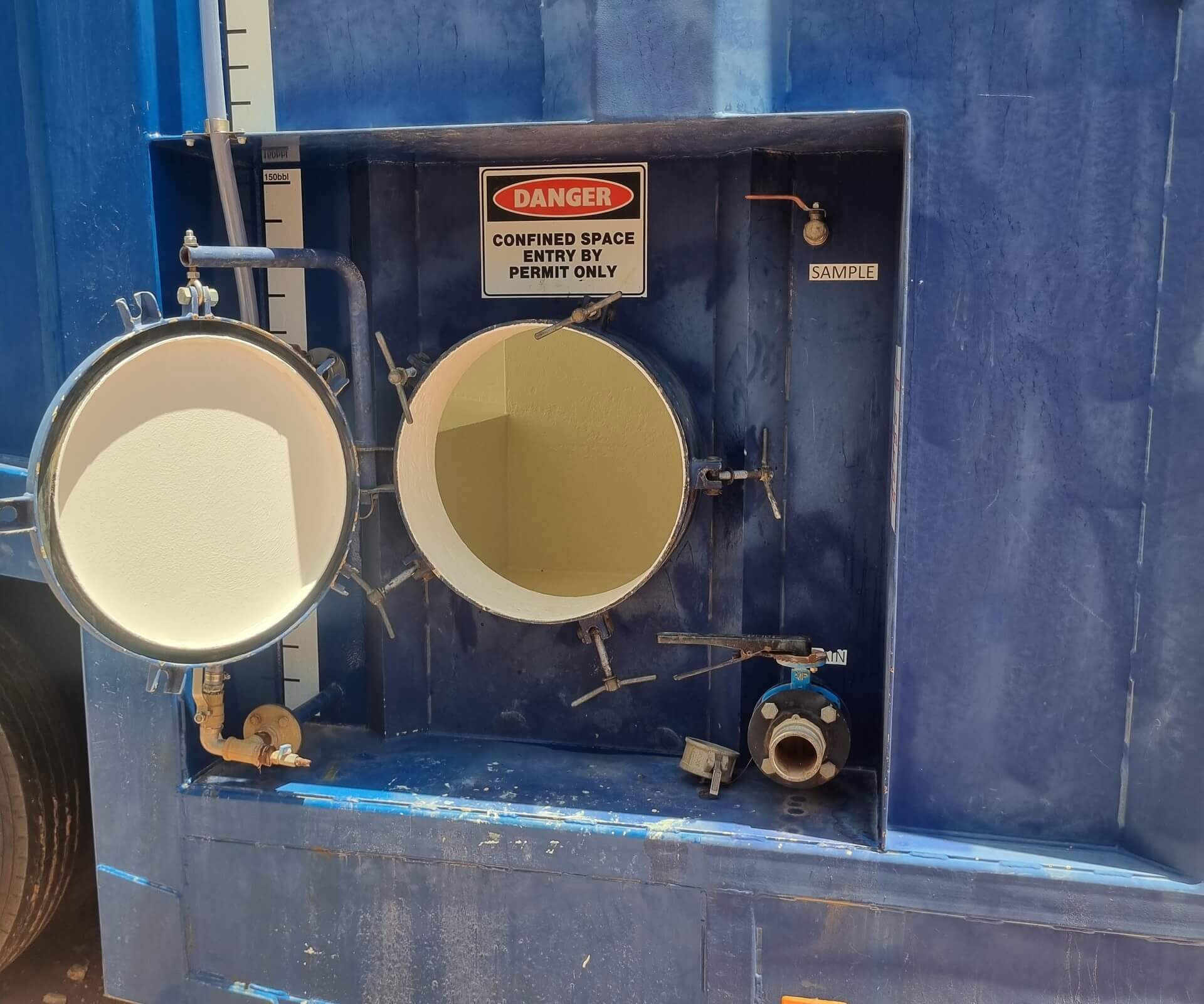 20240103_124933-cropped Manway access points on a fuel tank