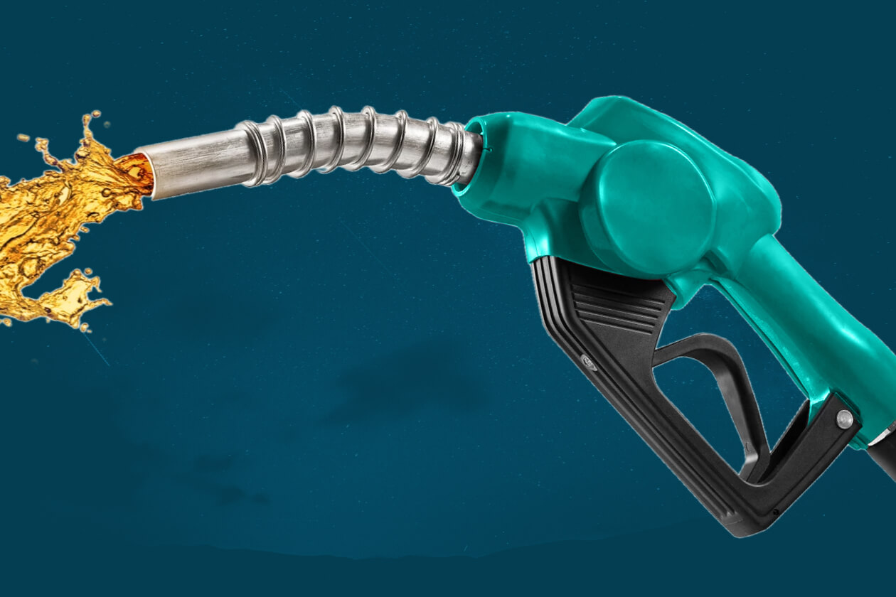 Fuel nozzle dispensing fuel