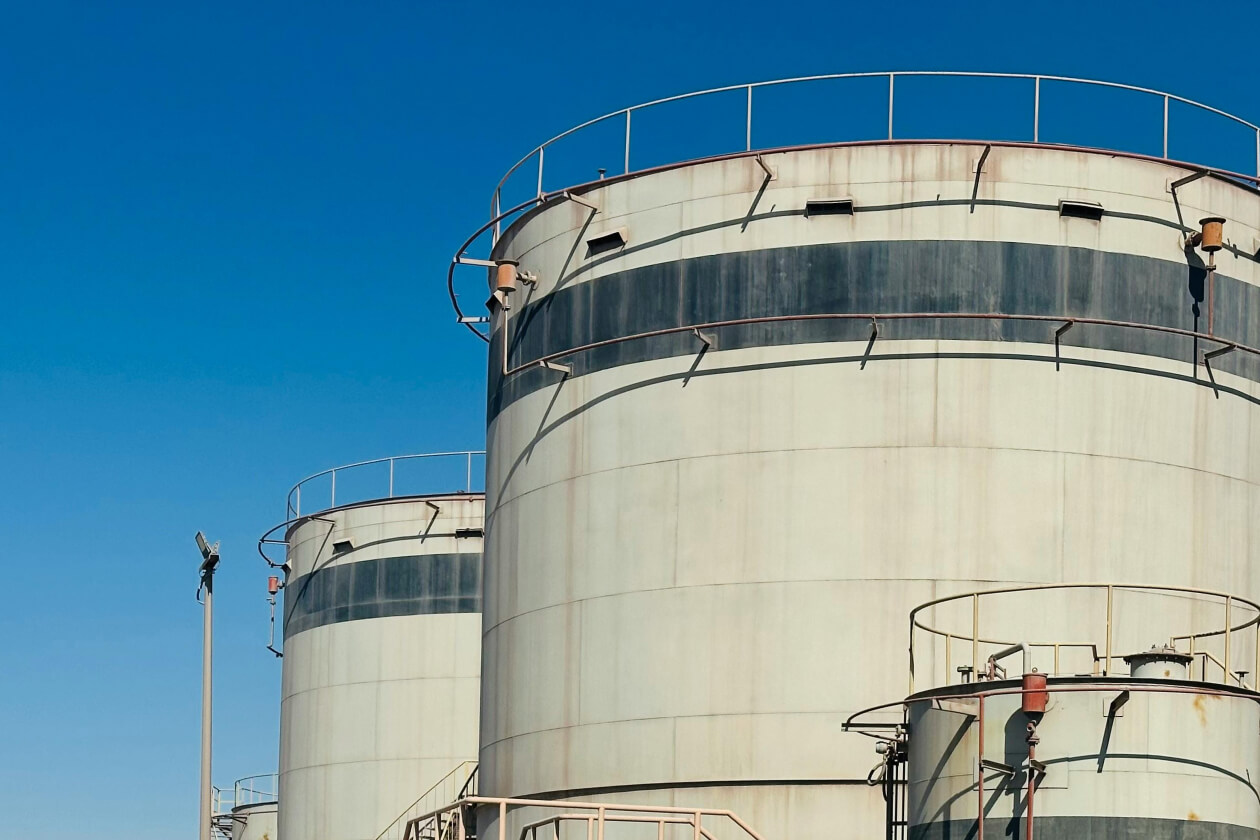 Bulk fuel storage tanks